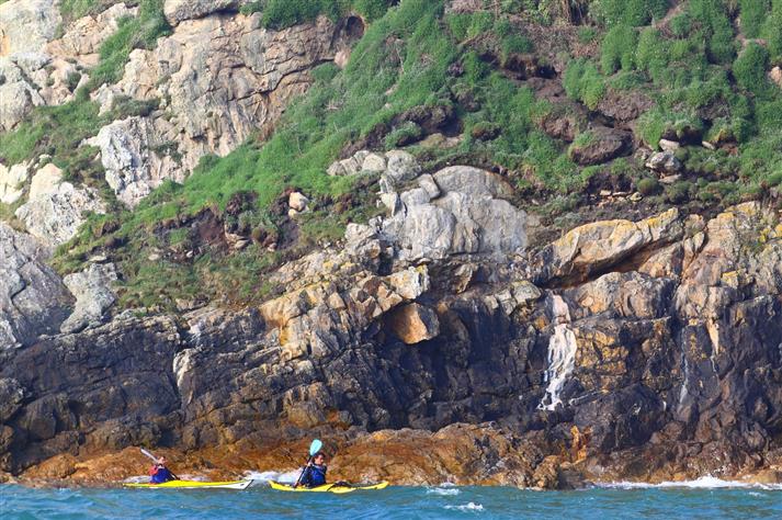 Kayak along the coasts in south Brittany